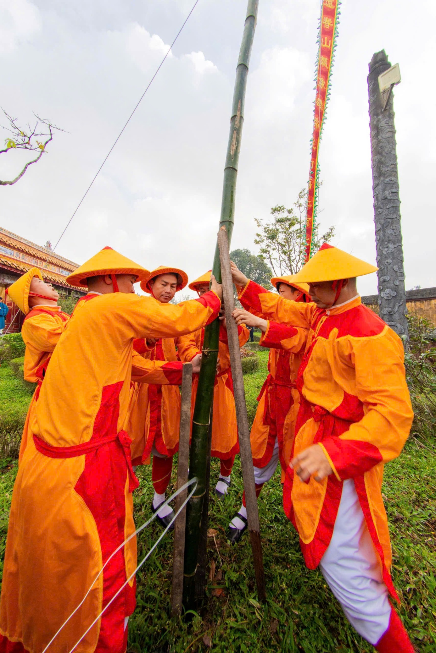 Vào Hoàng cung Huế xem lễ dựng cây nêu ngày Tết - 4