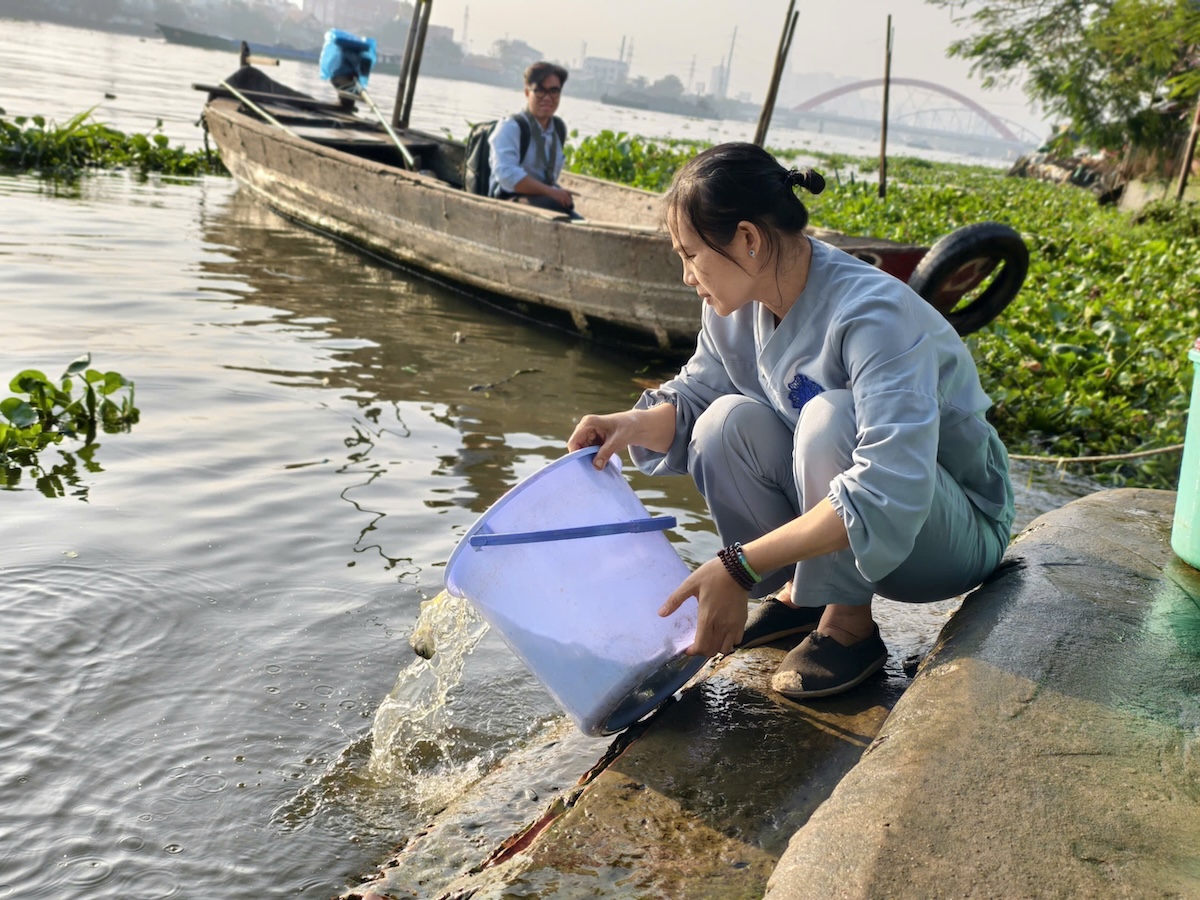 Tiễn ông Công ông Táo ở TP.HCM: Phóng sinh văn minh hơn - 7