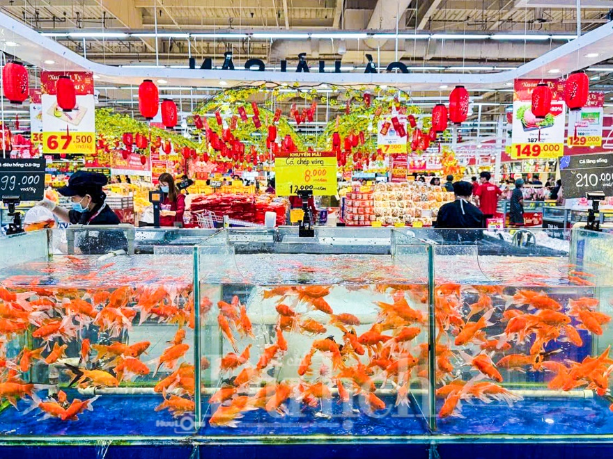 Hành trình ‘về chầu Ngọc Hoàng’ của Thần bếp: Chợ truyền thống trầm lắng, người dân ‘thắt lưng buộc bụng’ - 12