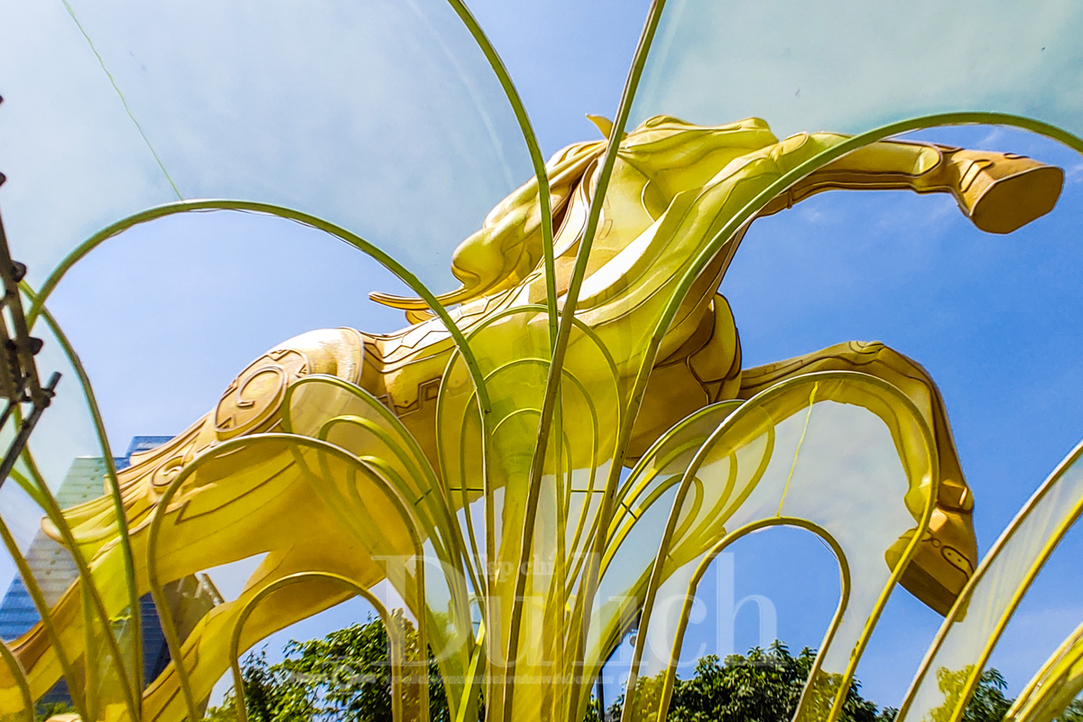 Voi 9 ngà – Gà 9 cựa – Ngựa 9 hồng mao đã lộ diện tại Đường hoa Bính Ngọ - 2