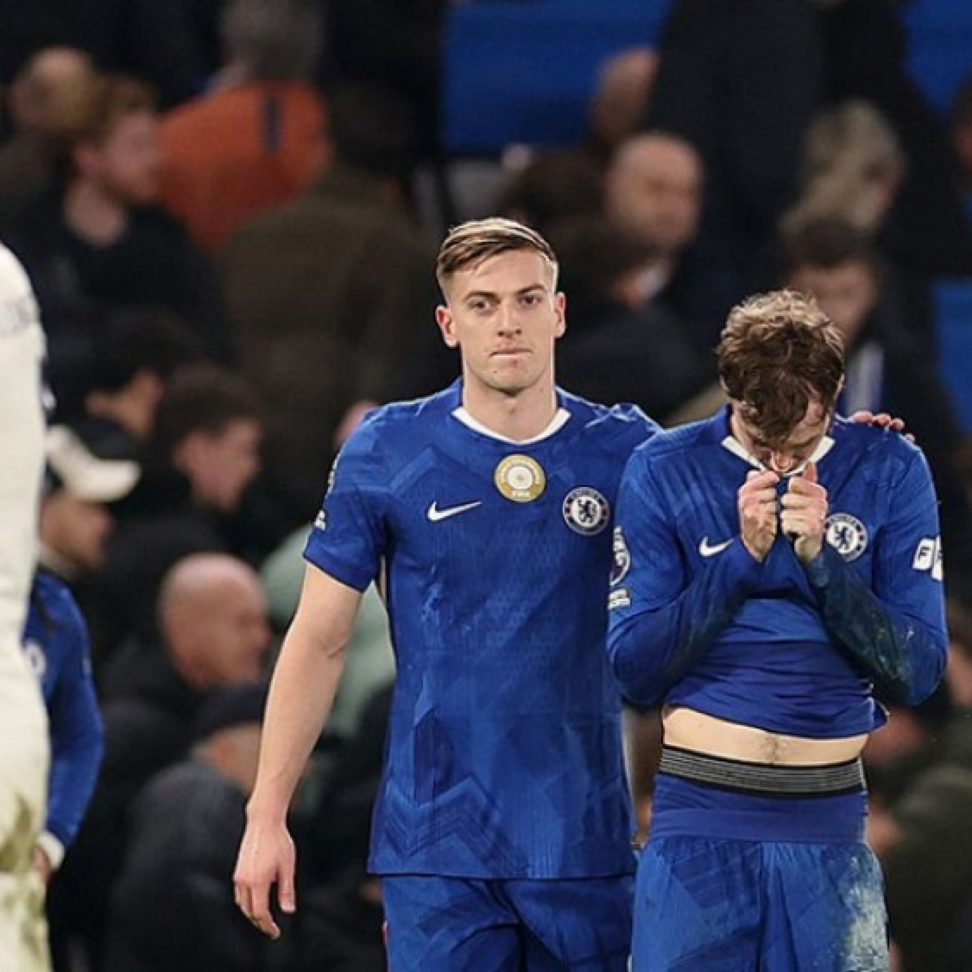  - Chelsea đánh rơi 3 điểm vì sai lầm phòng ngự, phơi bày hai bộ mặt trái ngược