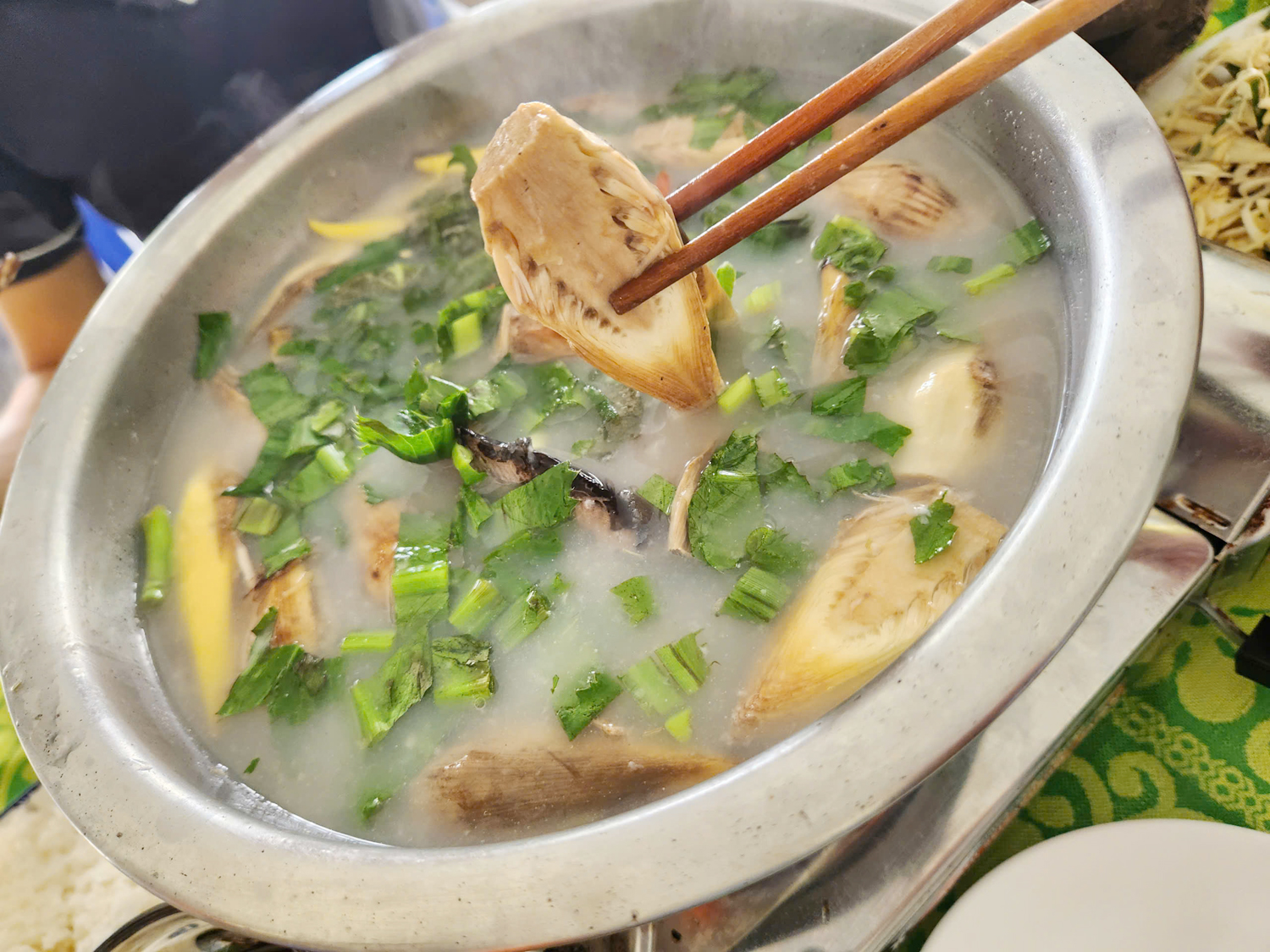 Đậm đà canh chua lõi bắp chuối ở Cà Mau - 1