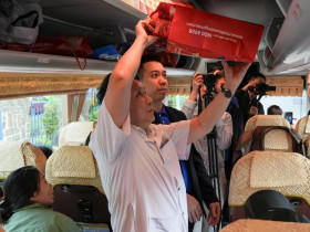  - ‘Chuyến xe yêu thương’ lăn bánh đưa bệnh nhân về quê ăn Tết