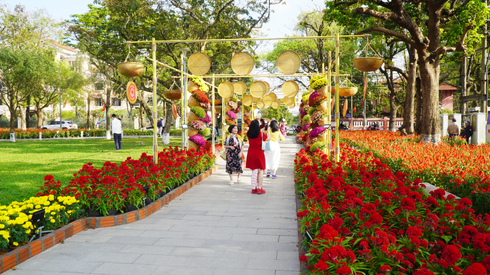 Tràn ngập không khí Tết bên dòng Hương Giang - 1