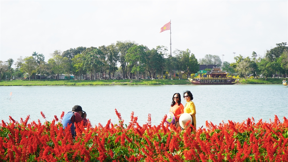 Tràn ngập không khí Tết bên dòng Hương Giang - 2