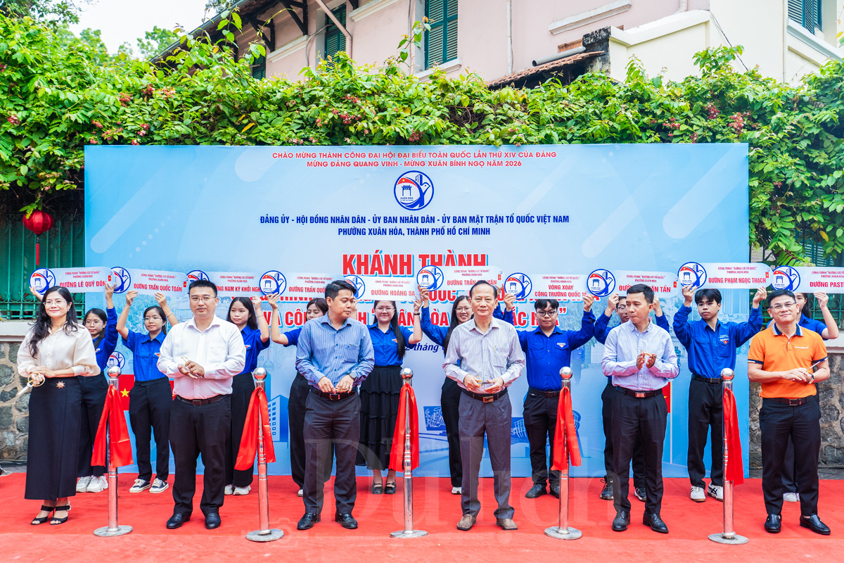 Xuân Hòa ‘khoác áo mới’ đón Tết: Rực rỡ đường cờ, tươi thắm sắc hoa - 1