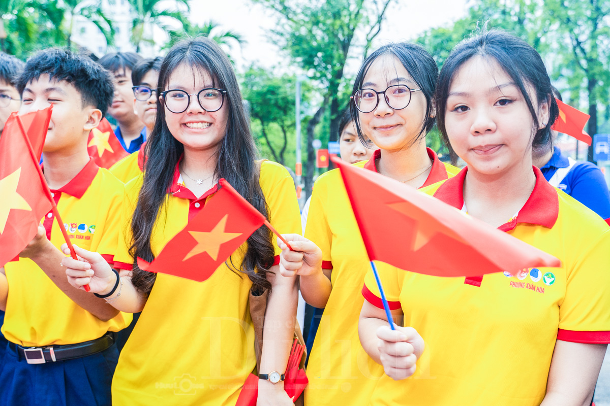 Xuân Hòa ‘khoác áo mới’ đón Tết: Rực rỡ đường cờ, tươi thắm sắc hoa - 4