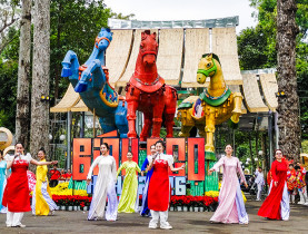  - Ngắm Tam mã tung vó câu trước giờ khai mạc Hội hoa xuân Tao Đàn 2026