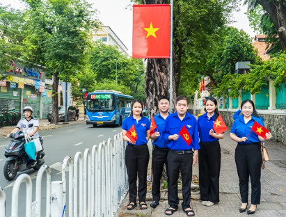 Chuyện hay - Xuân Hòa ‘khoác áo mới’ đón Tết: Rực rỡ đường cờ, tươi thắm sắc hoa