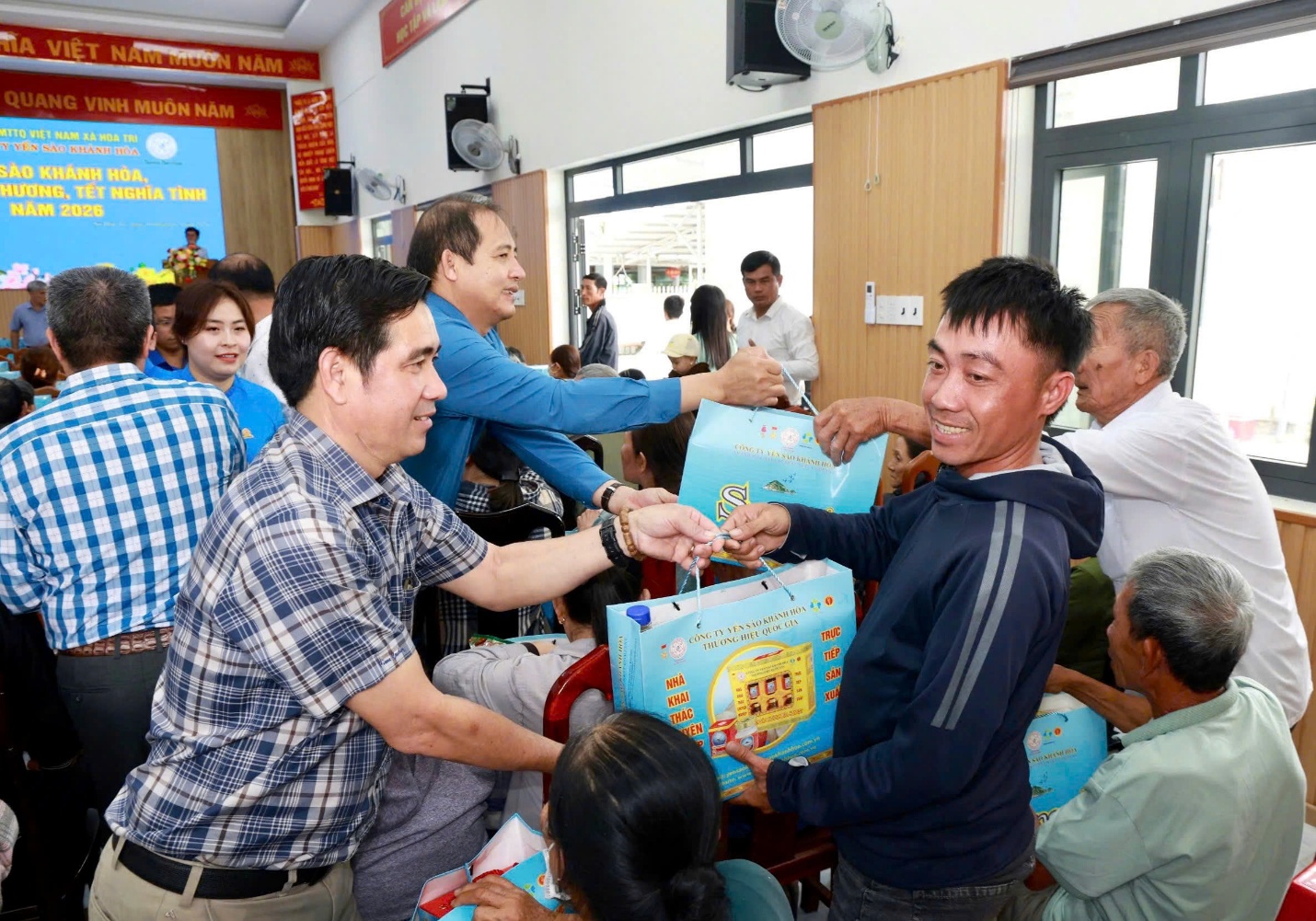 Yến sào Khánh Hòa tổ chức chương trình “Xuân chia sẻ - Tết yêu thương” - 2