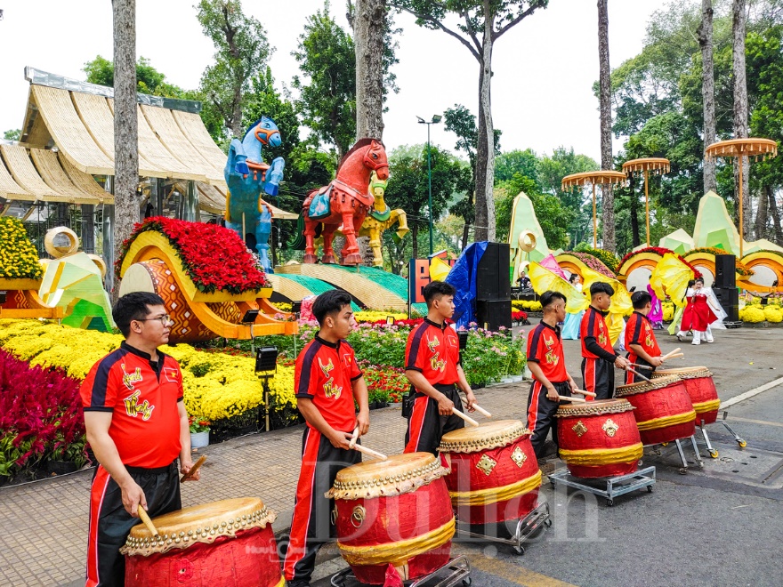 Ngắm Tam mã tung vó câu trước giờ khai mạc Hội hoa xuân Tao Đàn 2026 - 2