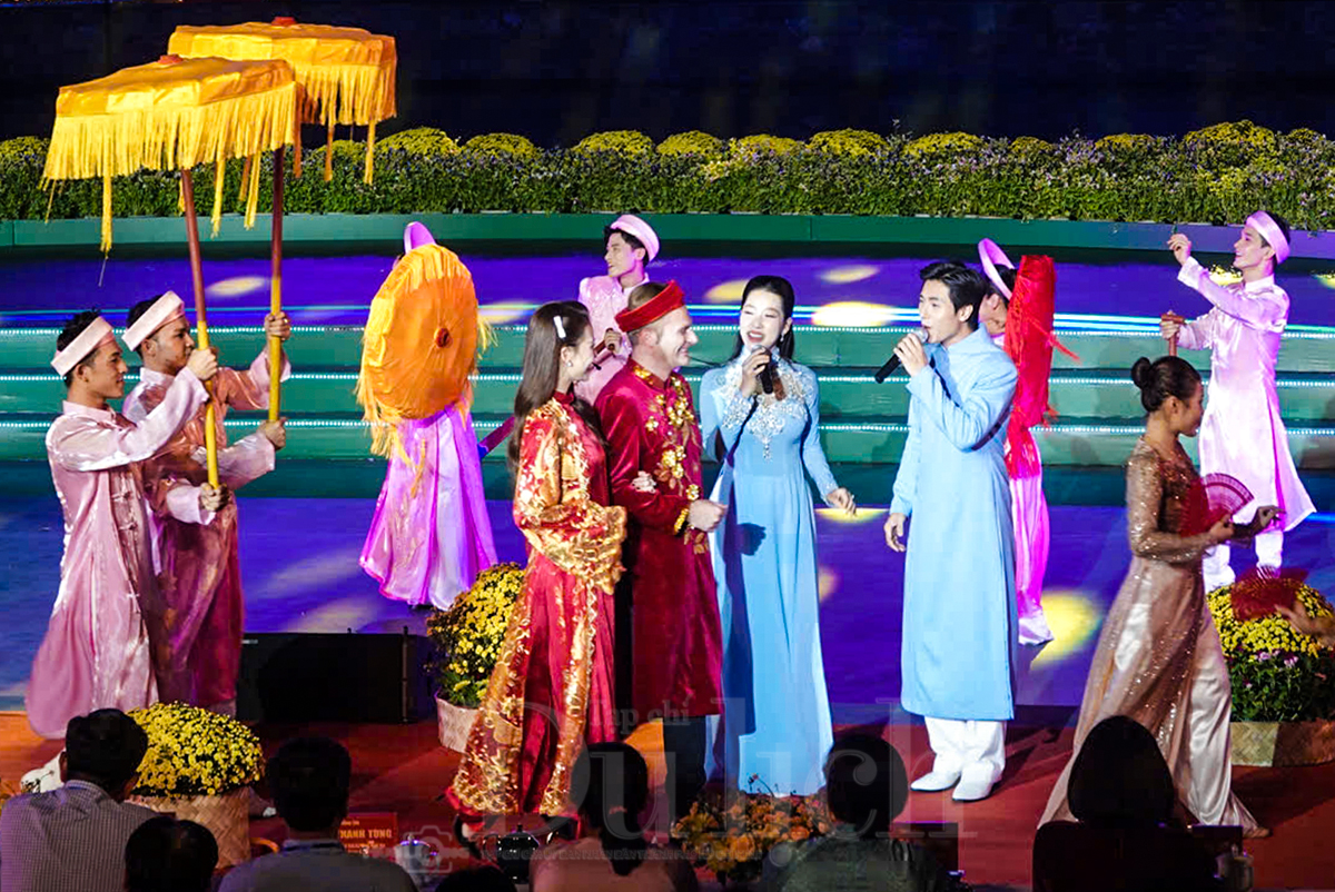 ‘Bến ngọc thuyền hoa’ rực rỡ sắc màu di sản trên kênh Tàu Hủ - 5