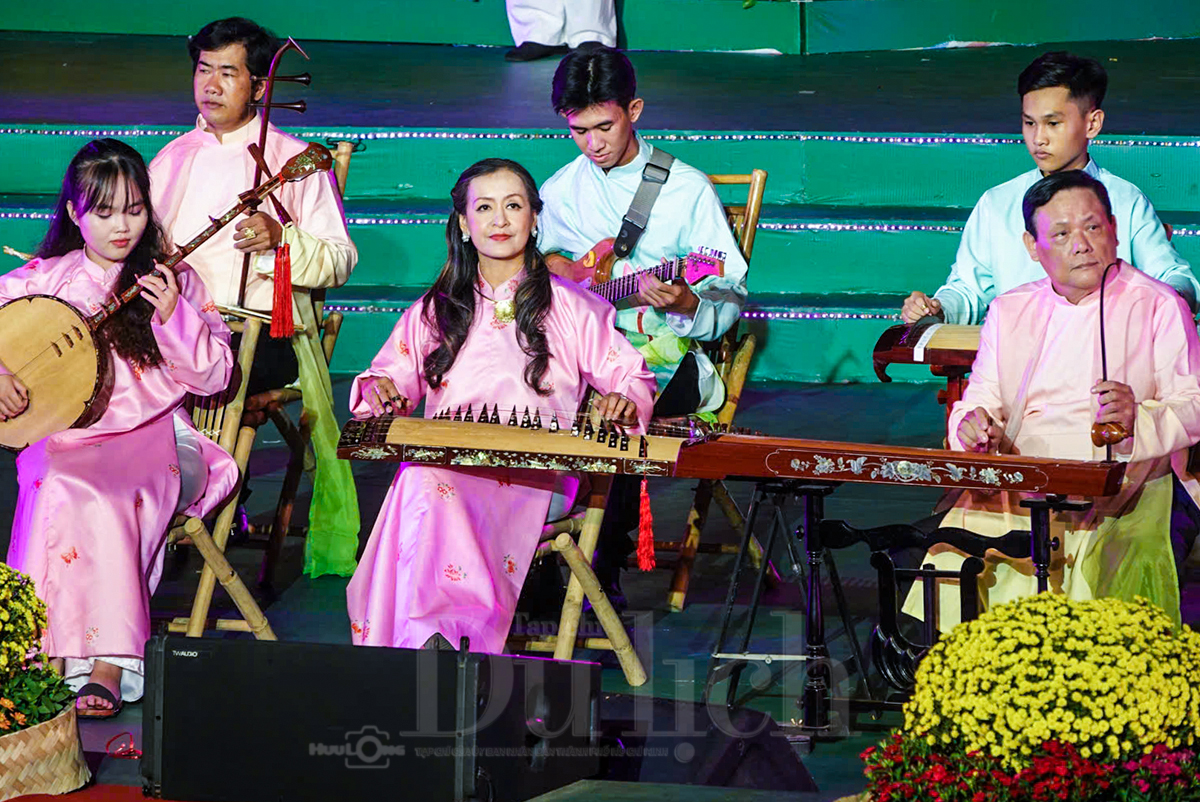 ‘Bến ngọc thuyền hoa’ rực rỡ sắc màu di sản trên kênh Tàu Hủ - 7