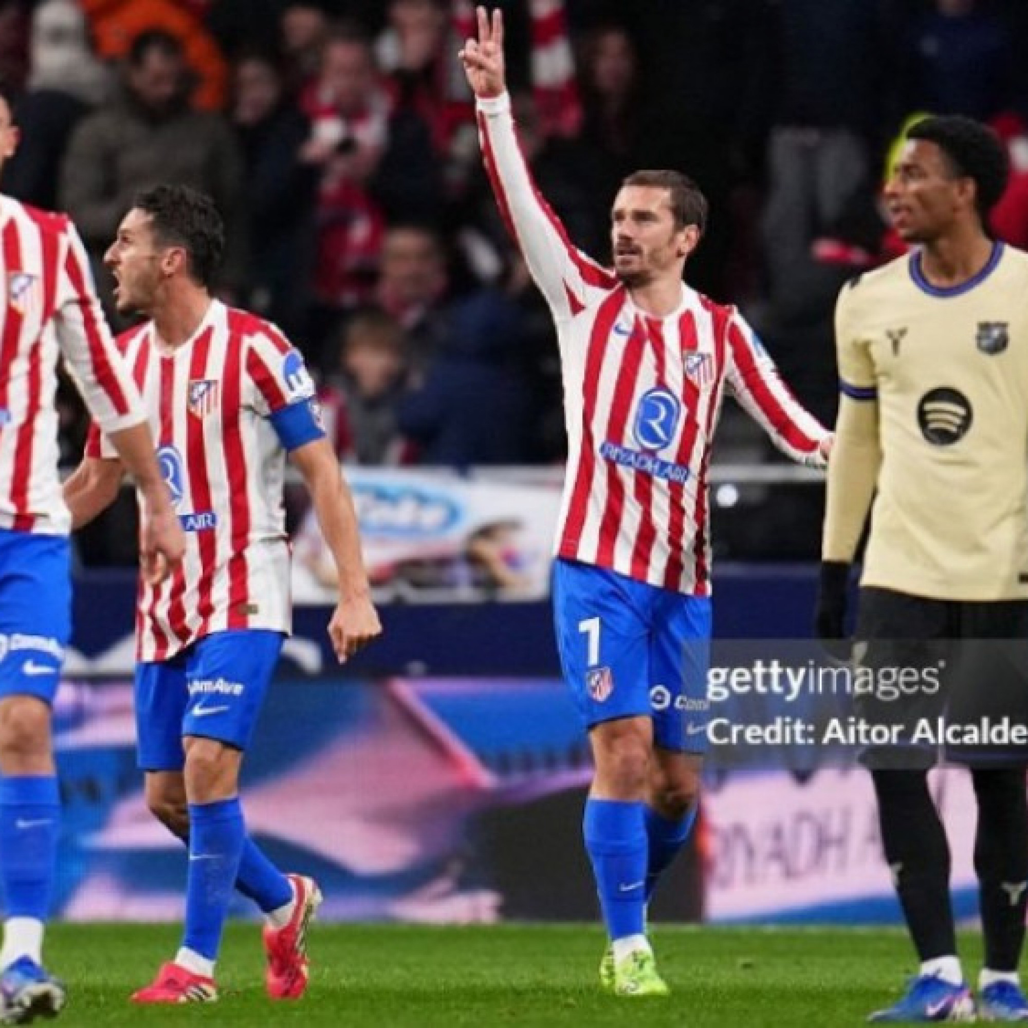  - Trực tiếp bóng đá Atletico Madrid - Barcelona: Bàn thua thứ 3, hàng thủ thảm họa (Cúp Nhà vua)