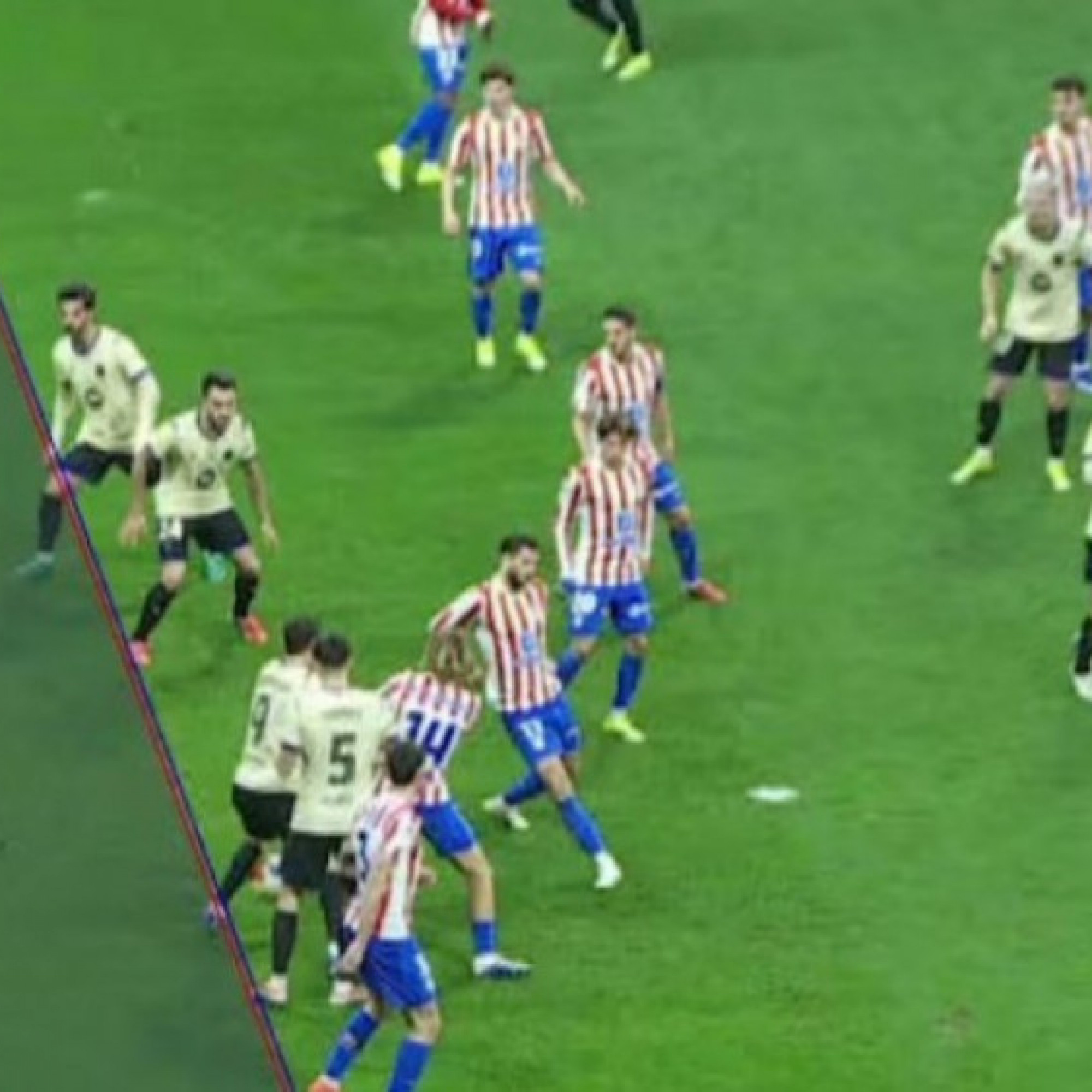  - "Trận cầu điên" Atletico - Barca: VAR mất 7 phút xem lại bàn thắng vì lỗi hy hữu