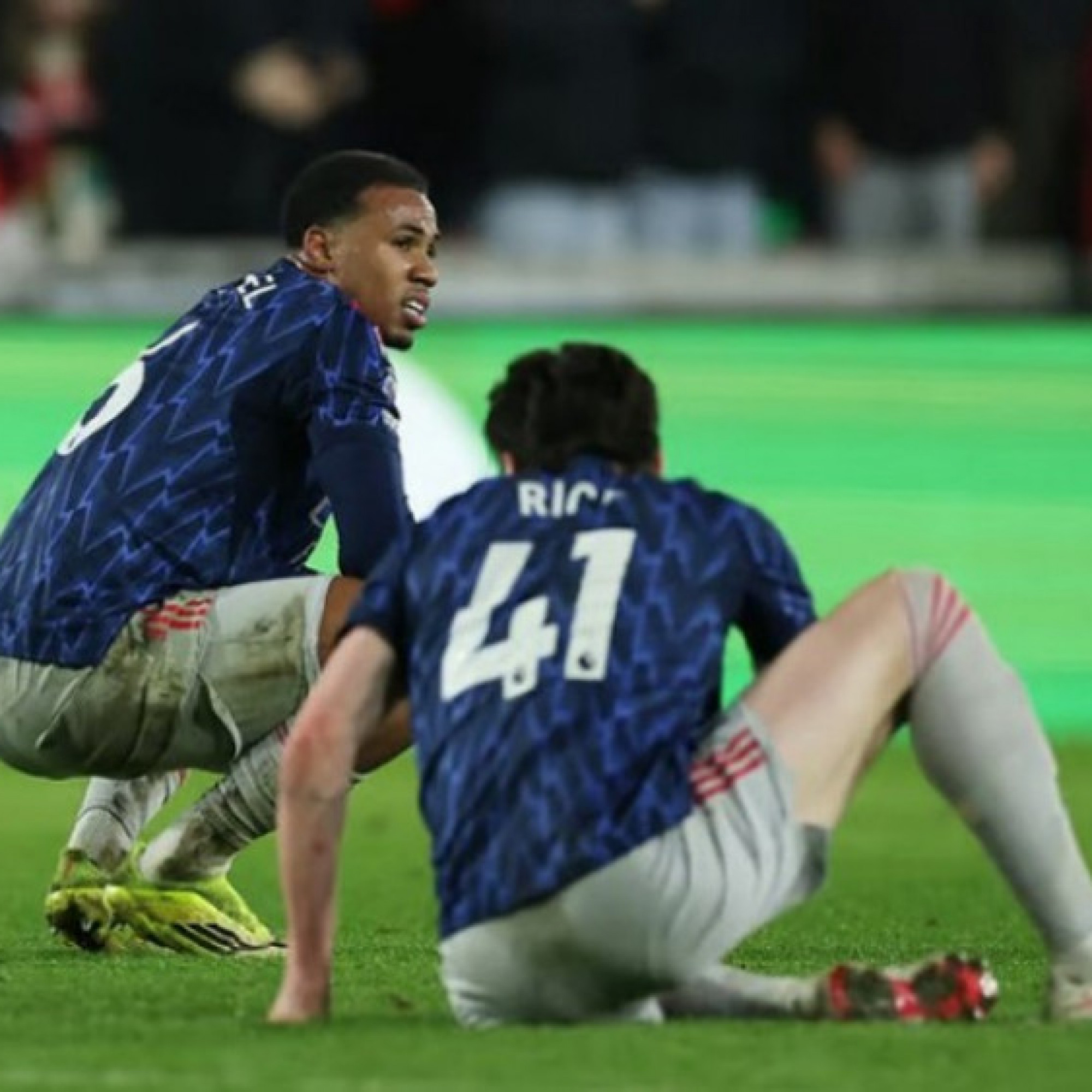  - Gabriel của Arsenal may mắn thoát thẻ đỏ trước Brentford?