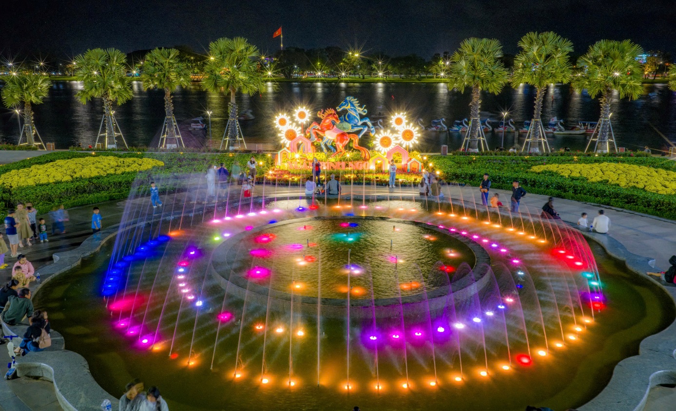 Linh vật Ngựa bên dòng sông Hương có gì lạ? - 2