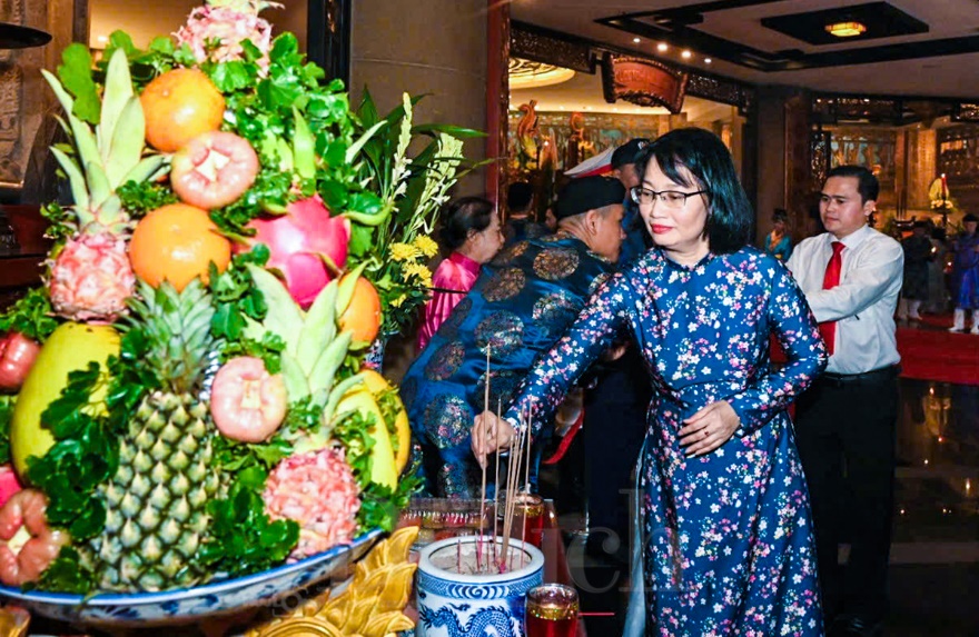 Hành trình về nguồn cội: Dâng bánh tét tri ân Quốc Tổ, tưởng nhớ bậc tiền hiền mở cõi phương Nam - 11