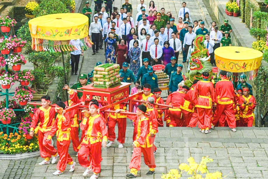 Hành trình về nguồn cội: Dâng bánh tét tri ân Quốc Tổ, tưởng nhớ bậc tiền hiền mở cõi phương Nam - 3