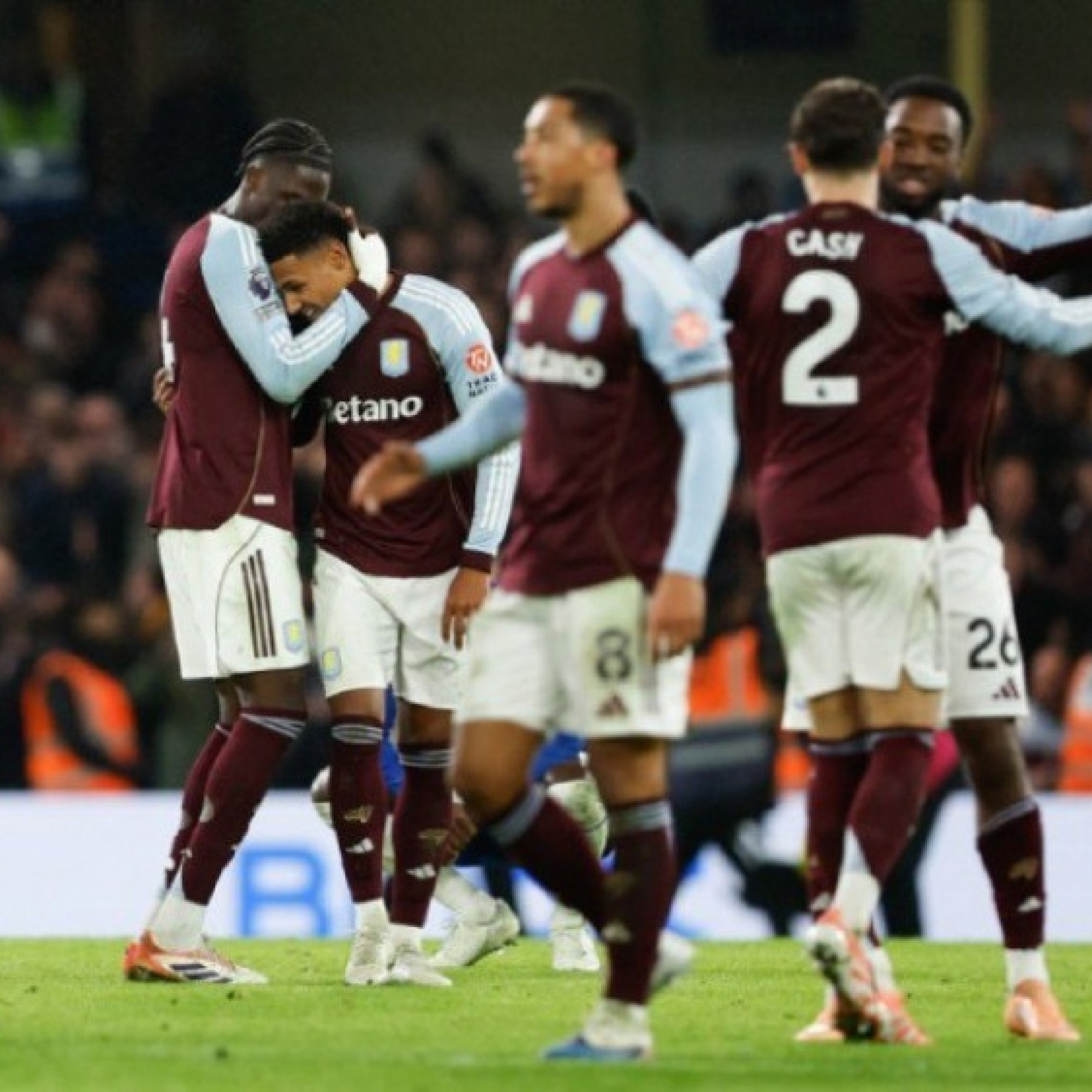  - Aston Villa nguy cơ nhận án phạt nặng từ UEFA, MU & các ông lớn chờ hưởng lợi