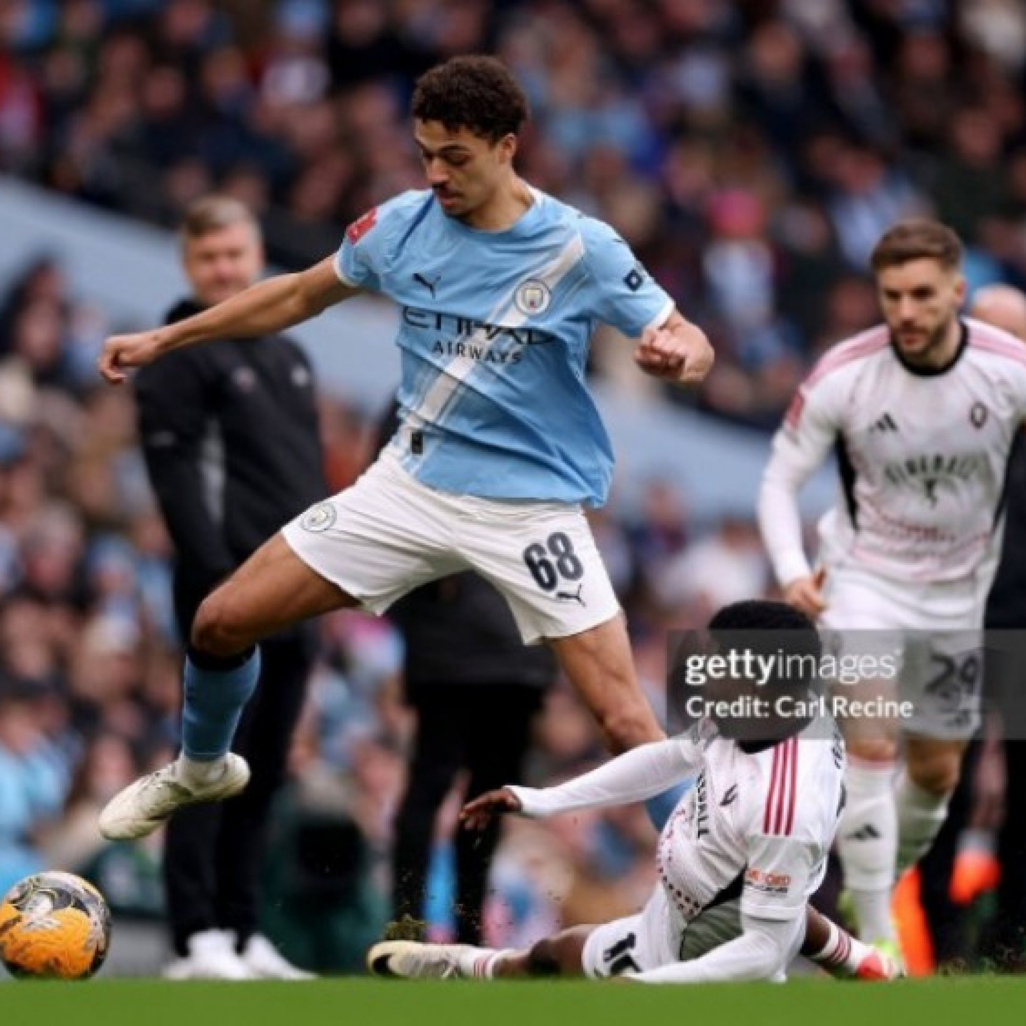  - Trực tiếp bóng đá Man City - Salford City: Đôi công hấp dẫn (FA Cup)