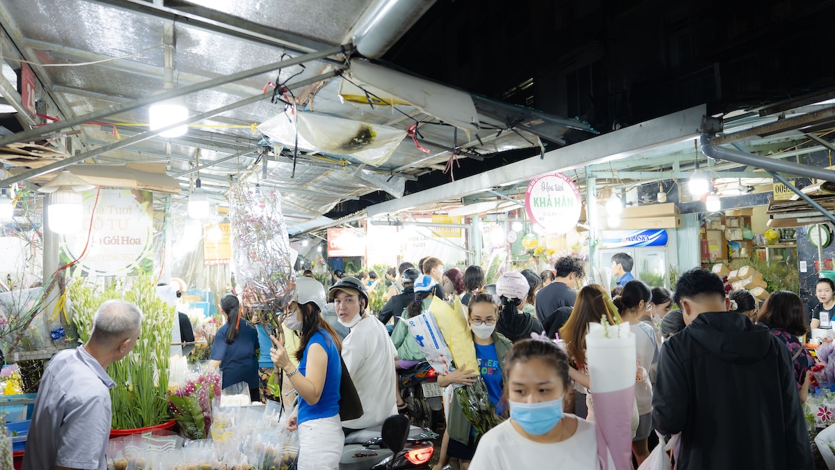 nghet tho cho hoa ‘khong ngu’ lon nhat tp.hcm nhung dem giap tet - 2