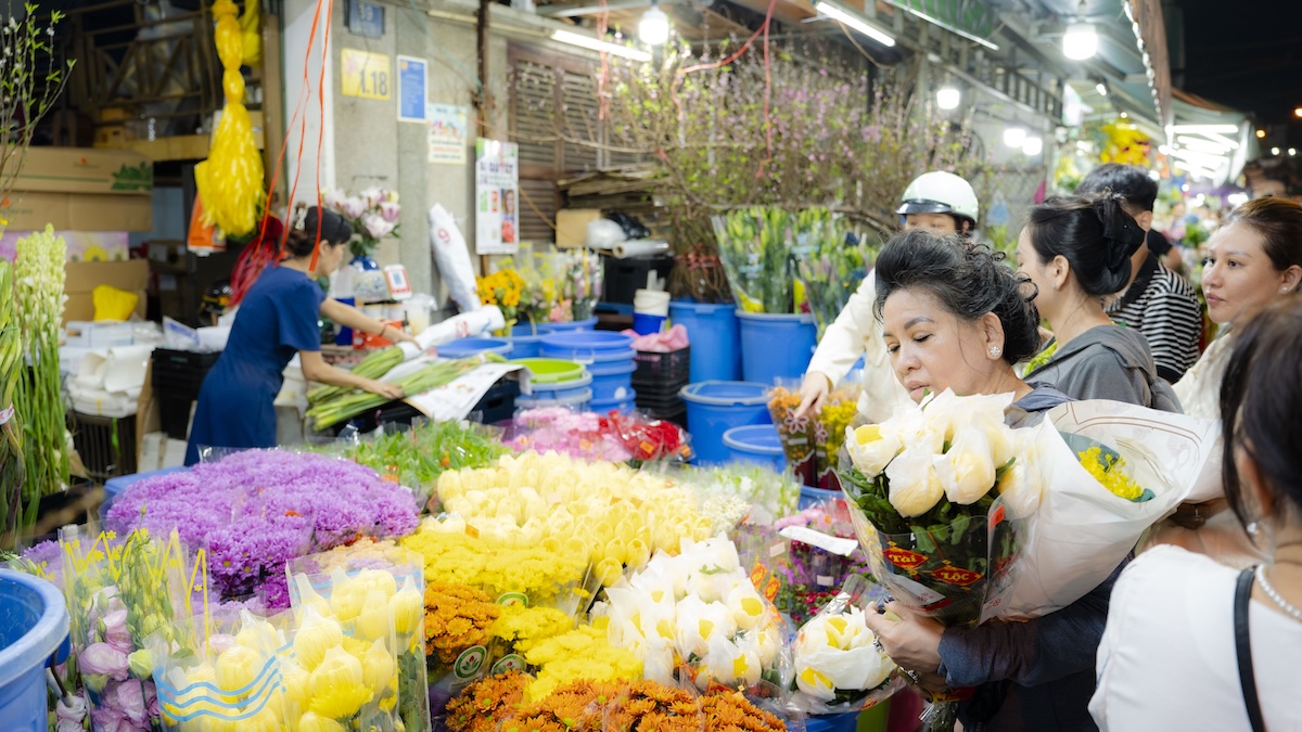 nghet tho cho hoa ‘khong ngu’ lon nhat tp.hcm nhung dem giap tet - 7