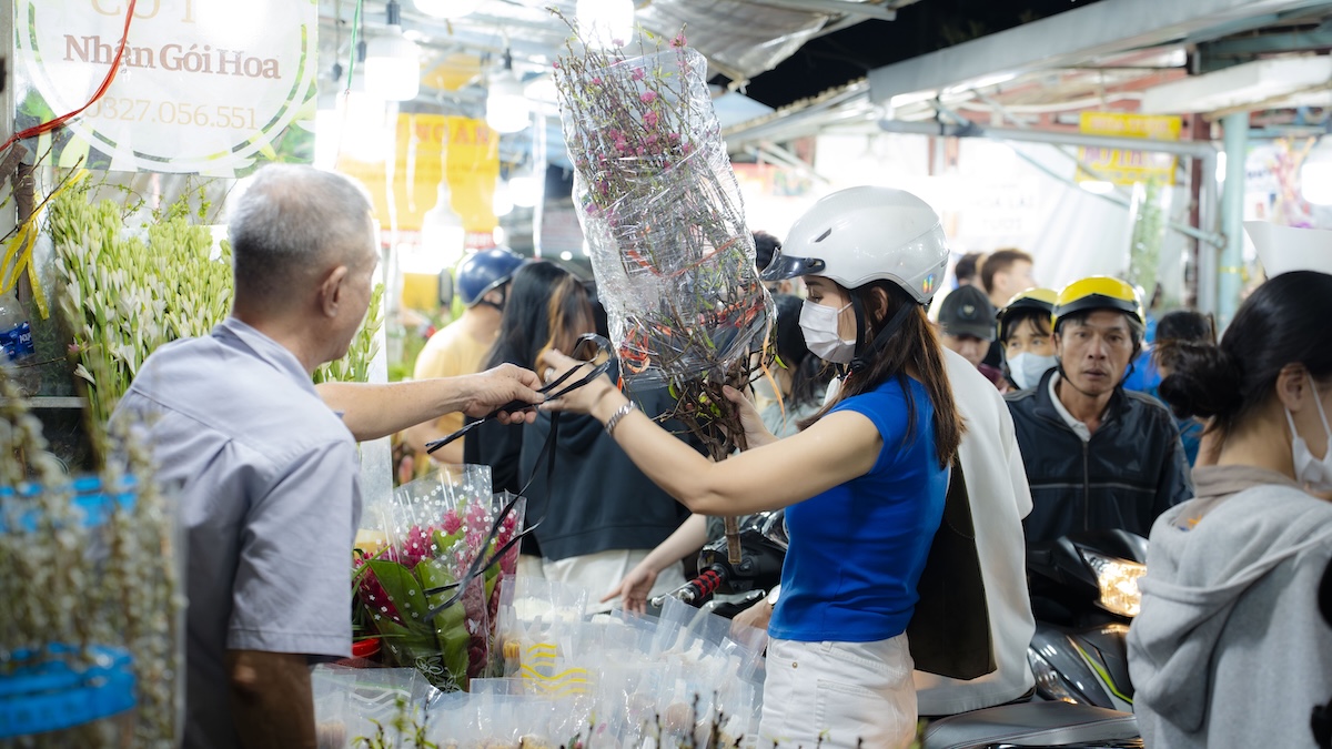 nghet tho cho hoa ‘khong ngu’ lon nhat tp.hcm nhung dem giap tet - 5