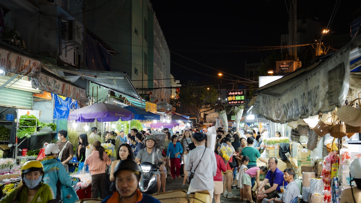 nghet tho cho hoa ‘khong ngu’ lon nhat tp.hcm nhung dem giap tet - 13