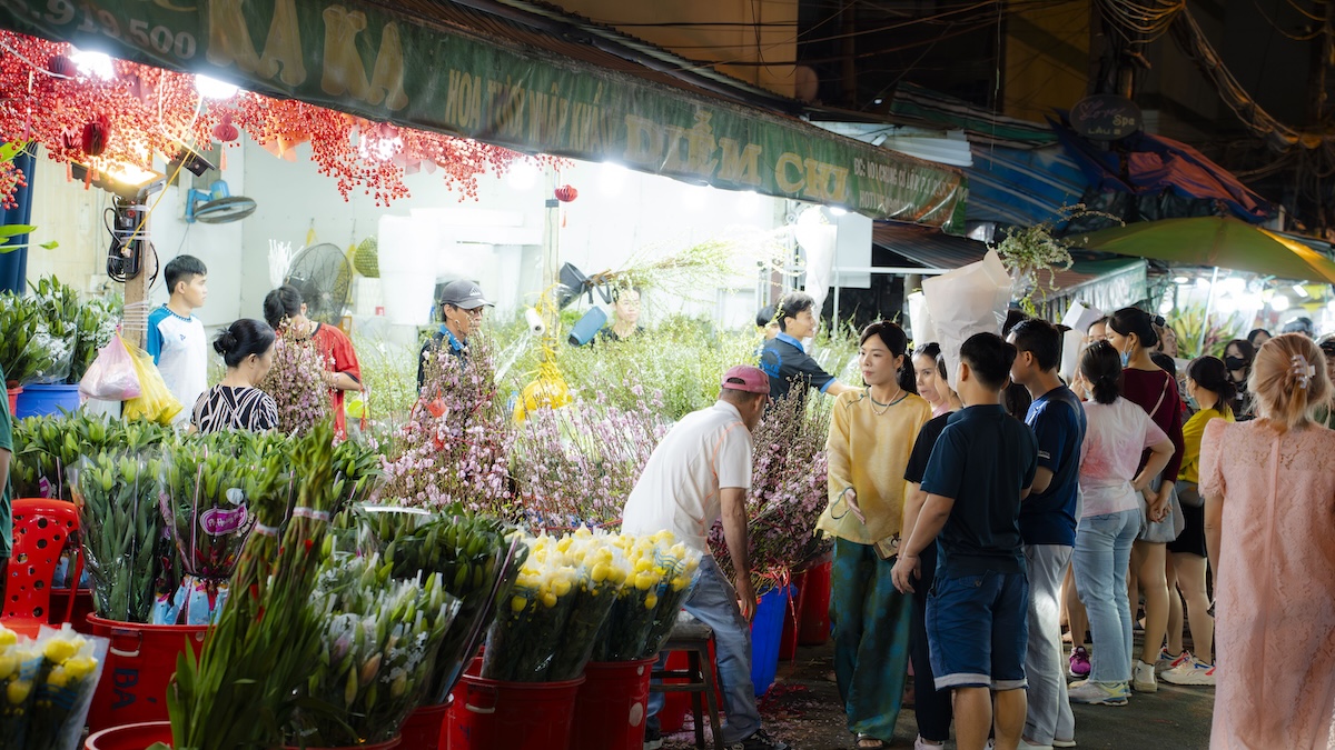 nghet tho cho hoa ‘khong ngu’ lon nhat tp.hcm nhung dem giap tet - 12