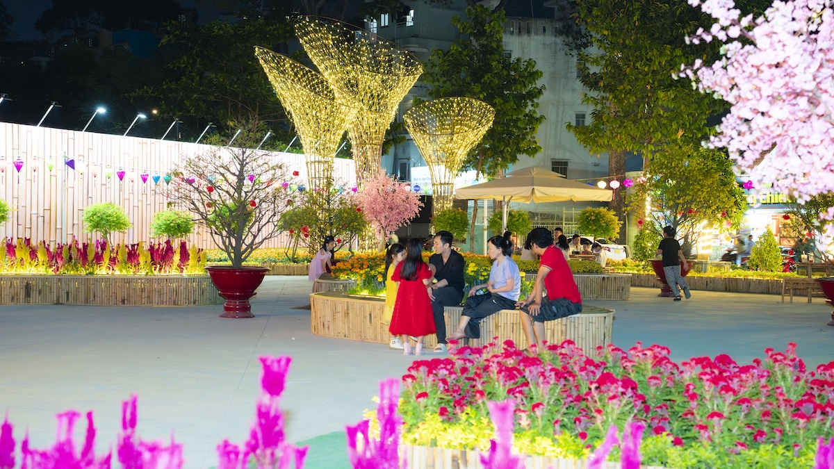 them mot khu dat 'vang' thanh cong vien lung linh ve dem, thu hut nguoi dan choi tet - 3