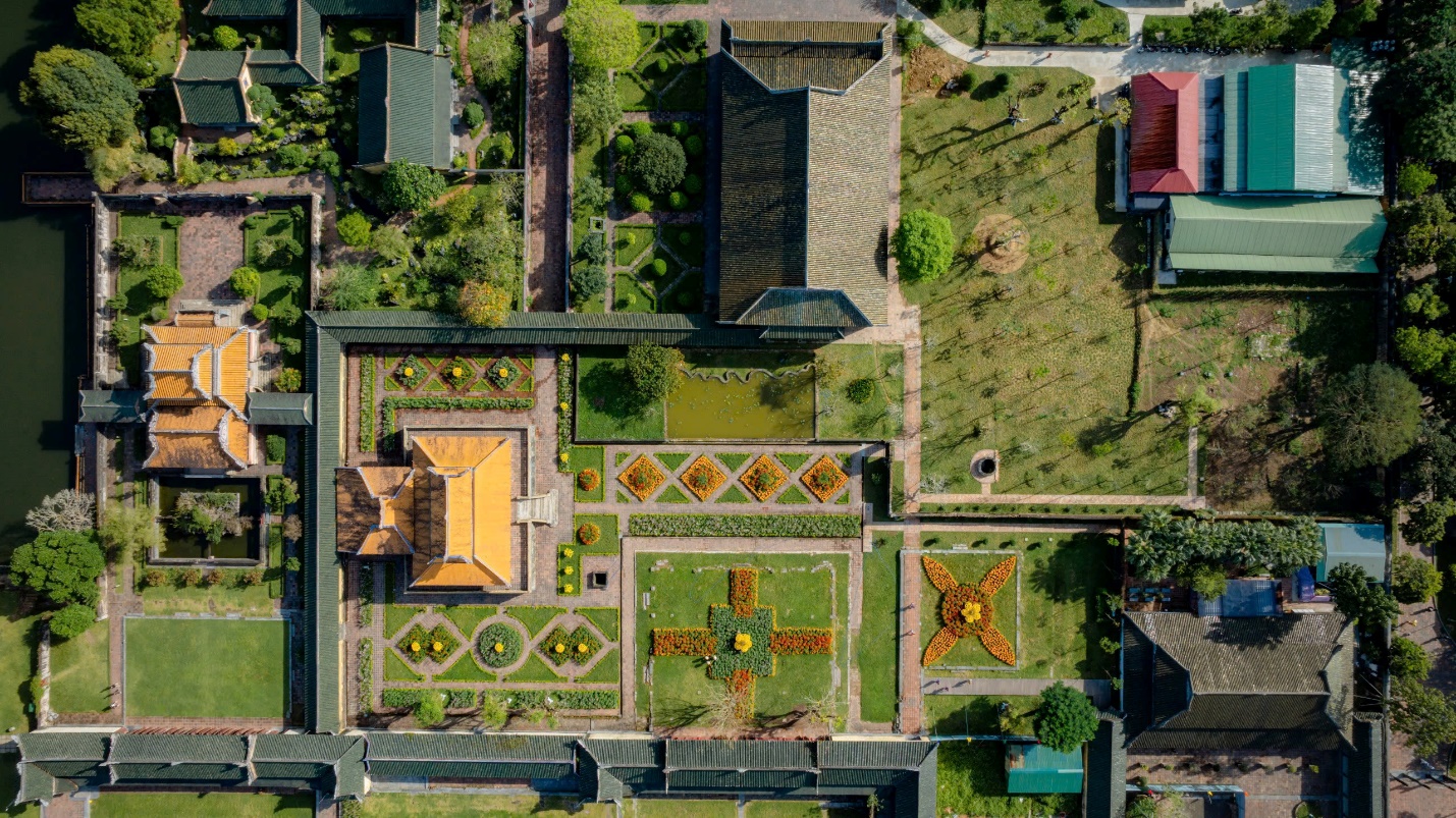 Xứ Huế khoác áo mới đón Xuân Bính Ngọ - 11