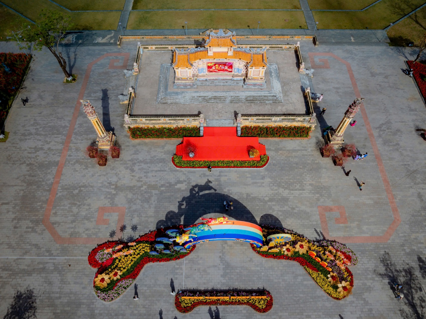 Xứ Huế khoác áo mới đón Xuân Bính Ngọ - 7