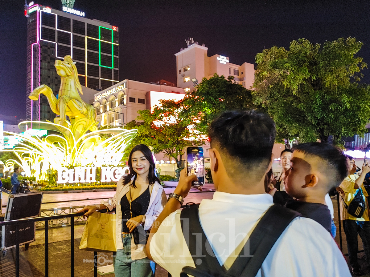 Đêm huyền ảo cùng những chú ngựa lung linh rực sáng trước ngày khai mạc - 4