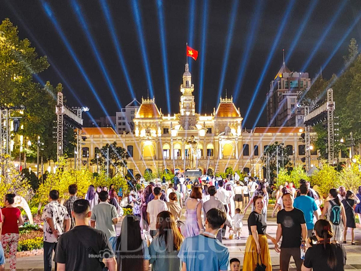 Đêm huyền ảo cùng những chú ngựa lung linh rực sáng trước ngày khai mạc - 1