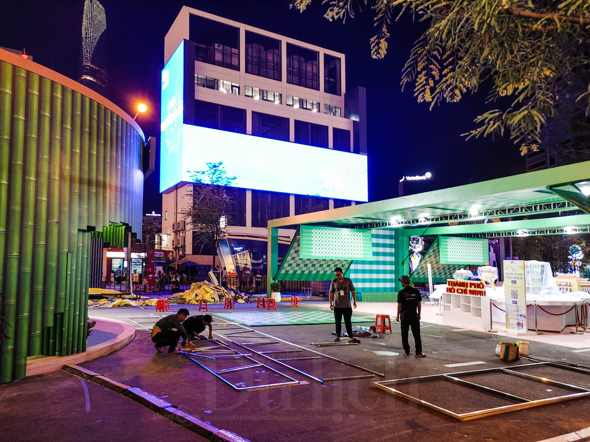 Trắng đêm trên công trường thi công Đường sách Xuân Bính Ngọ - 4