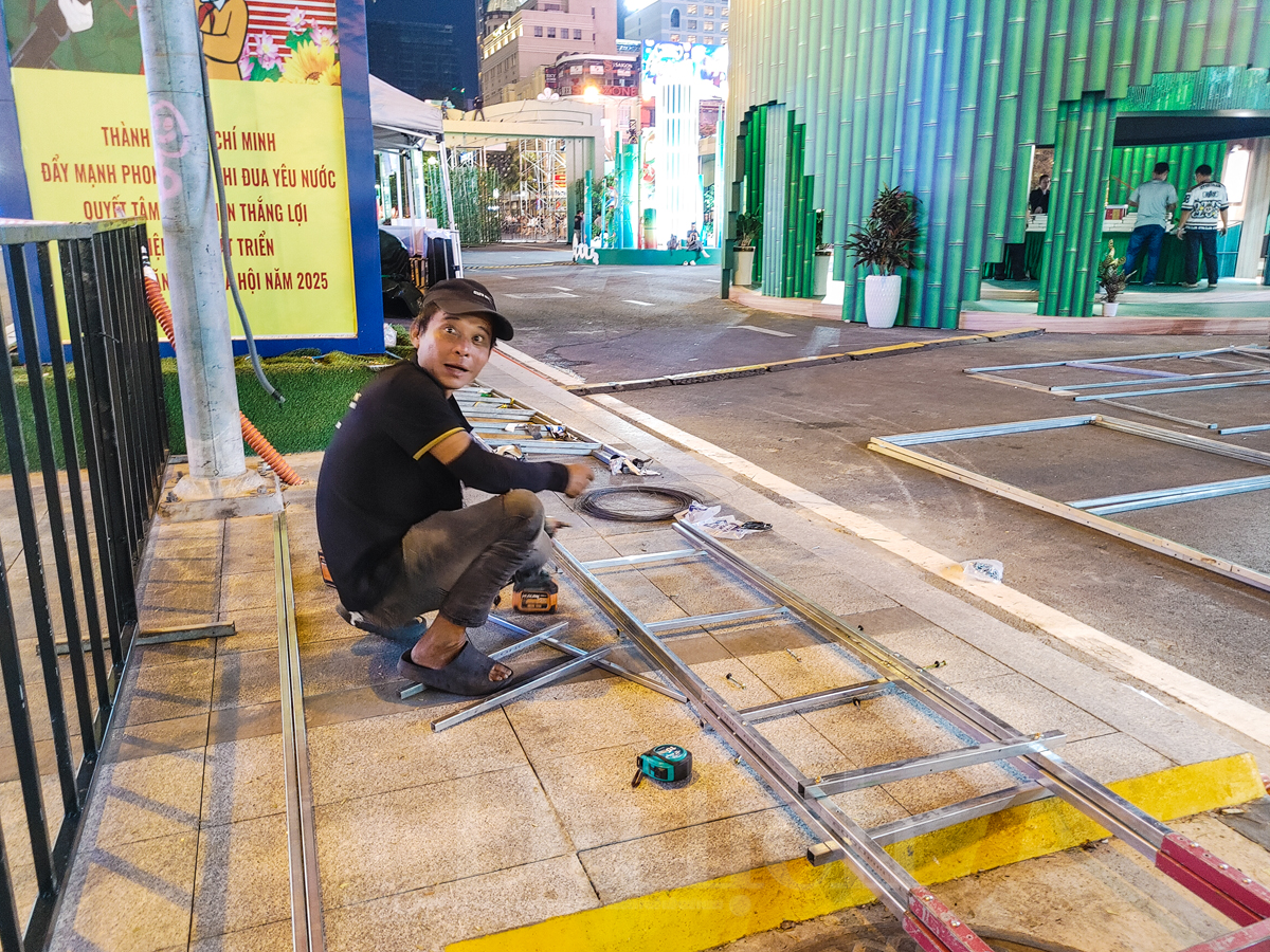 Trắng đêm trên công trường thi công Đường sách Xuân Bính Ngọ - 5