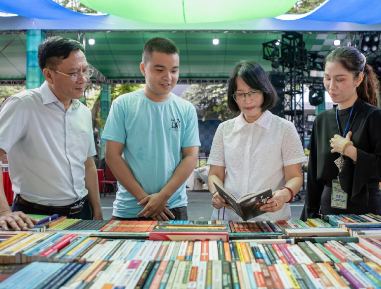 Sẵn sàng giờ khai mạc Đường sách Tết Bính Ngọ 2026