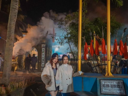  - Chợ đình Bích La: Phiên chợ Tết mỗi năm chỉ họp một lần để bán "lộc"