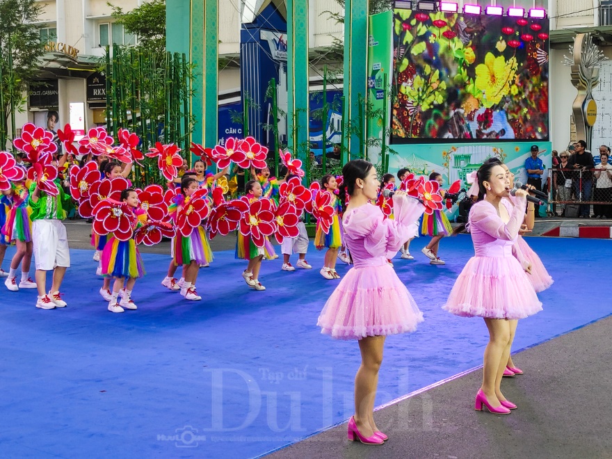 Khai mạc Đường sách Tết, ‘đánh thức’ không gian di sản giữa lòng thành phố - 3