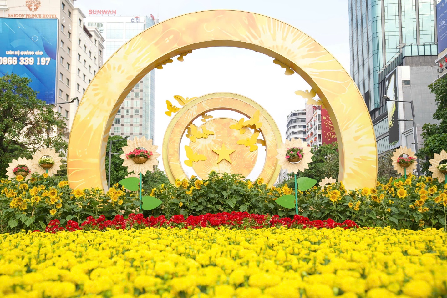 Thả bước du xuân ngắm Đường hoa xuân Tết Bính Ngọ trước giờ G - 4