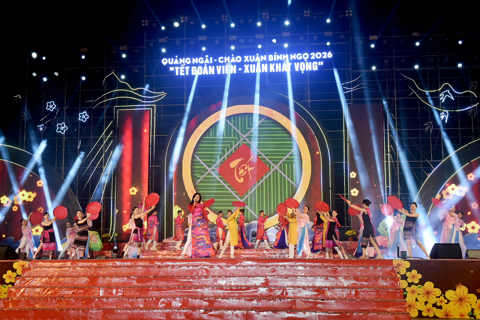 tet doan vien, xuan khat vong quy tu nhieu nghe si, ca si ve quang ngai - 2