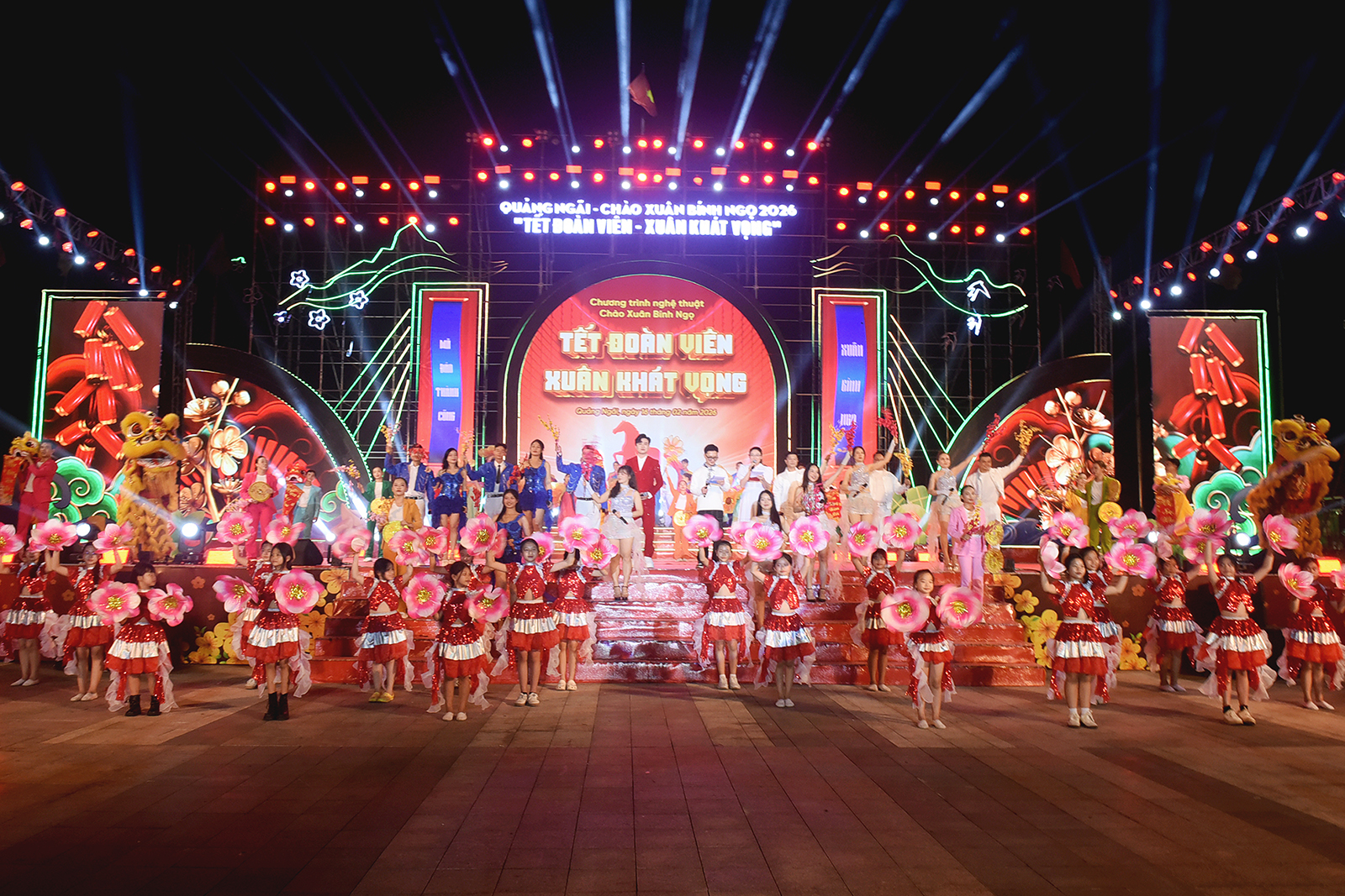 tet doan vien, xuan khat vong quy tu nhieu nghe si, ca si ve quang ngai - 1