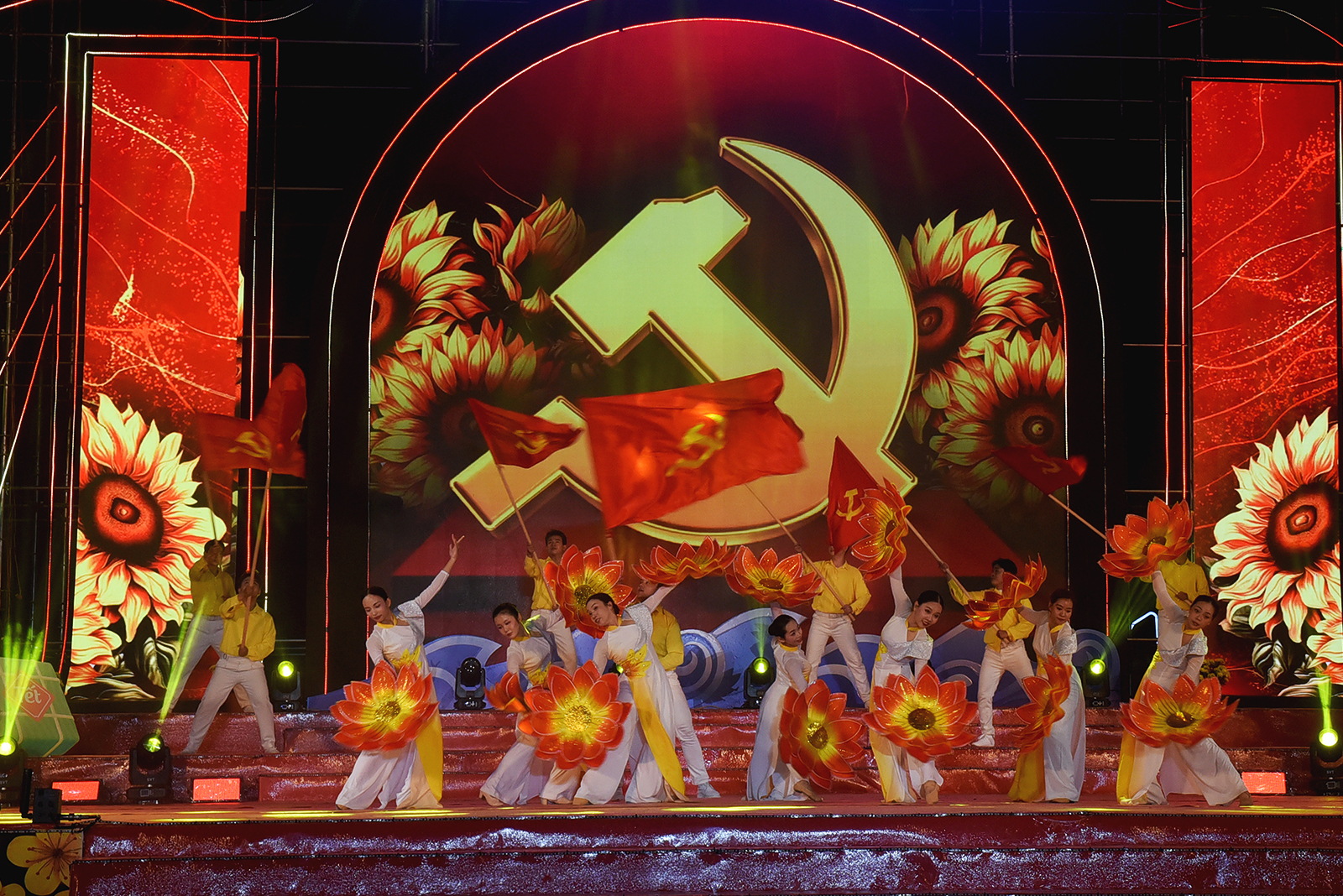 tet doan vien, xuan khat vong quy tu nhieu nghe si, ca si ve quang ngai - 3