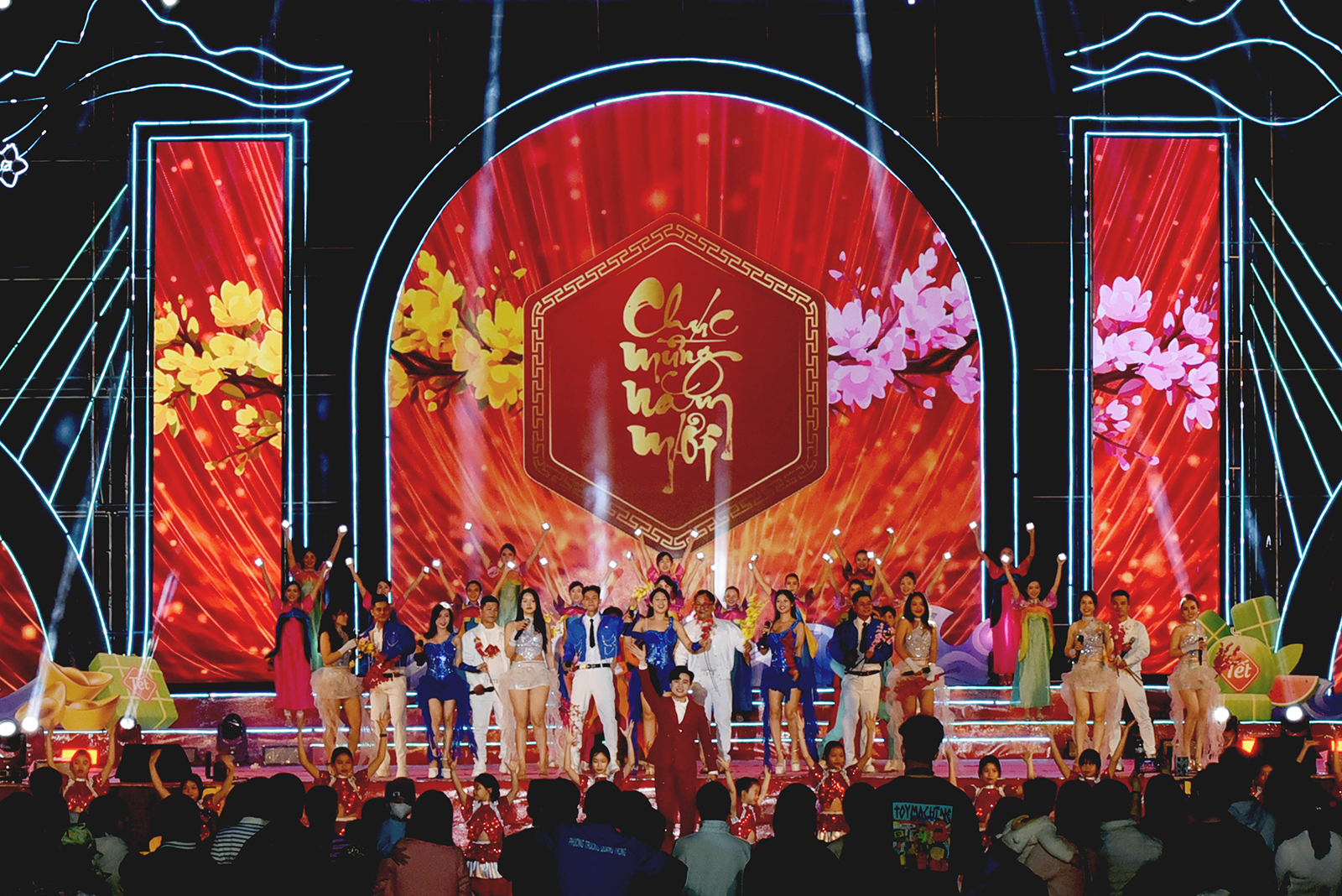 tet doan vien, xuan khat vong quy tu nhieu nghe si, ca si ve quang ngai - 6