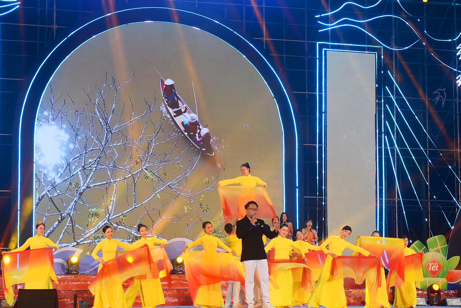 tet doan vien, xuan khat vong quy tu nhieu nghe si, ca si ve quang ngai - 11