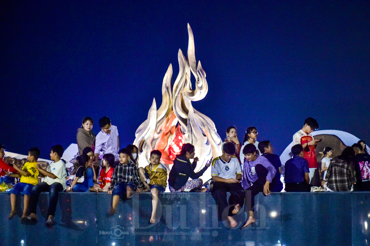 Lung linh pháo hoa đón Giao thừa xuân Bính Ngọ tại khu Di tích Mậu Thân 1968 - 5