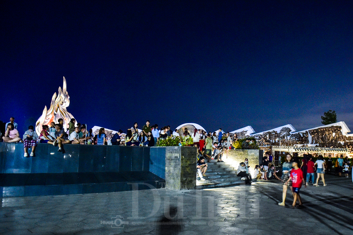 Lung linh pháo hoa đón Giao thừa xuân Bính Ngọ tại khu Di tích Mậu Thân 1968 - 3