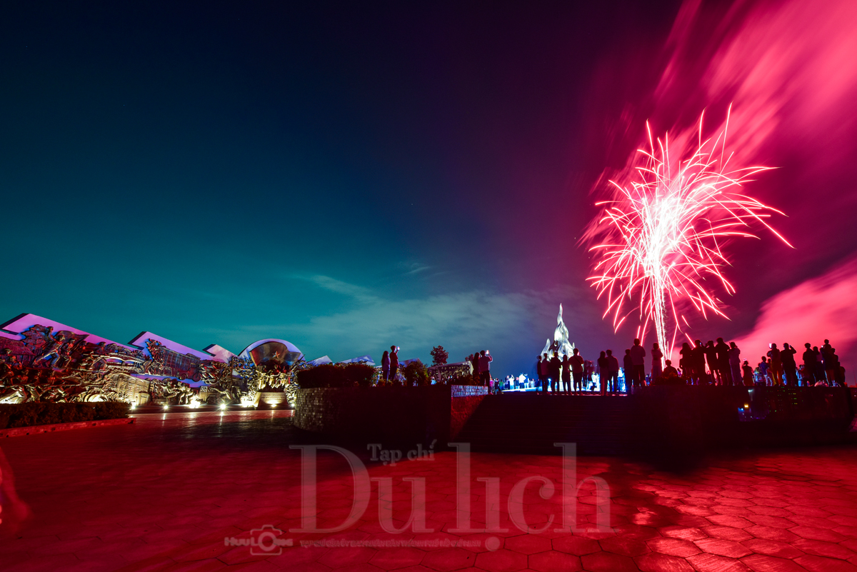 Lung linh pháo hoa đón Giao thừa xuân Bính Ngọ tại khu Di tích Mậu Thân 1968 - 8