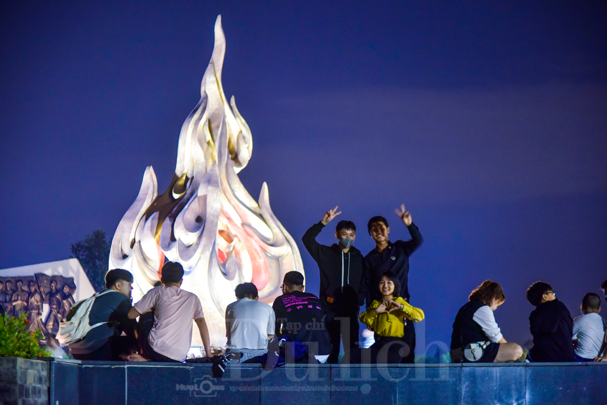 Lung linh pháo hoa đón Giao thừa xuân Bính Ngọ tại khu Di tích Mậu Thân 1968 - 6